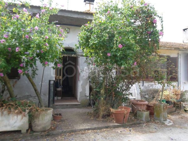 casa indipendente in vendita ad Anguillara Sabazia in zona Ponton dell'Elce