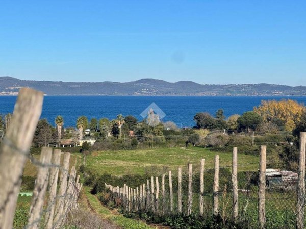 terreno agricolo in vendita ad Anguillara Sabazia in zona Ponton dell'Elce