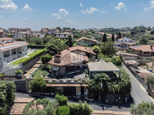 casa indipendente in vendita ad Anguillara Sabazia