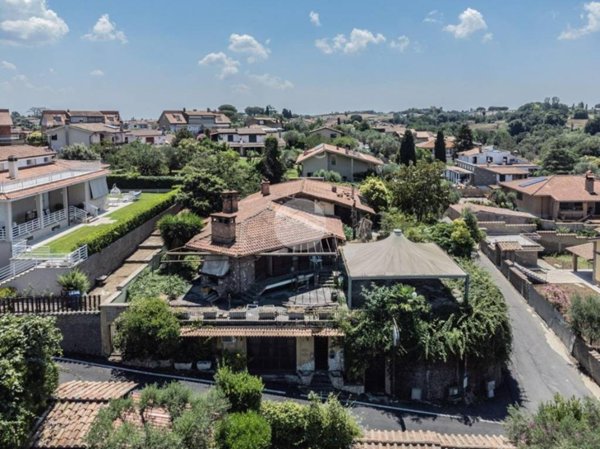 casa indipendente in vendita ad Anguillara Sabazia