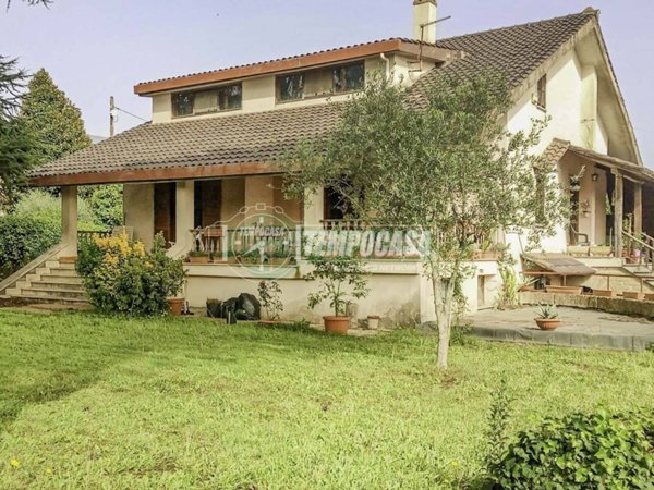 casa indipendente in vendita ad Anguillara Sabazia
