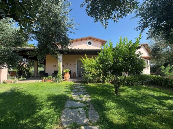 casa indipendente in vendita ad Anguillara Sabazia
