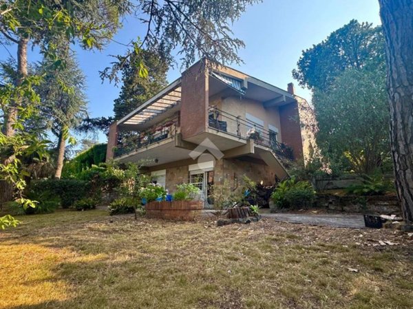 casa indipendente in vendita ad Anguillara Sabazia
