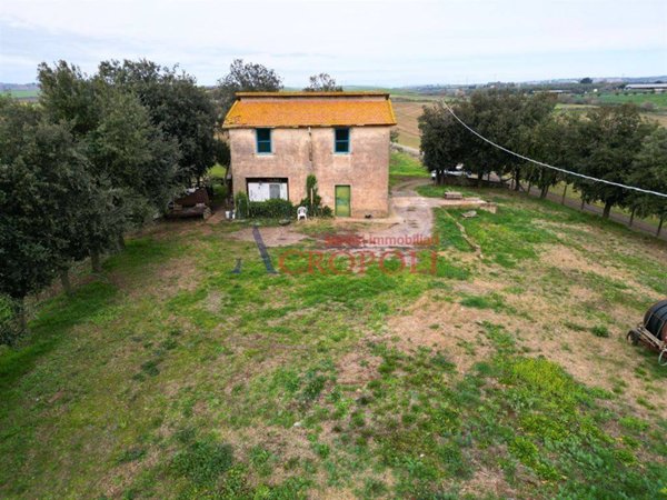 casa indipendente in vendita ad Anguillara Sabazia in zona Ponton dell'Elce