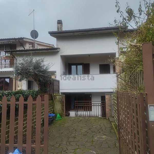 casa indipendente in vendita ad Anguillara Sabazia