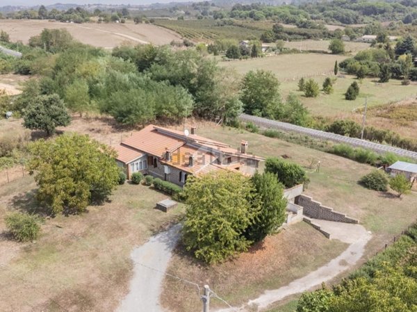 casa indipendente in vendita ad Anguillara Sabazia in zona Ponton dell'Elce