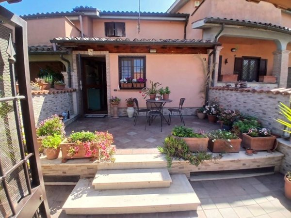 casa indipendente in vendita ad Anguillara Sabazia