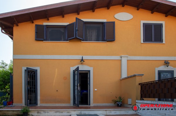 casa indipendente in vendita ad Anguillara Sabazia in zona Ponton dell'Elce