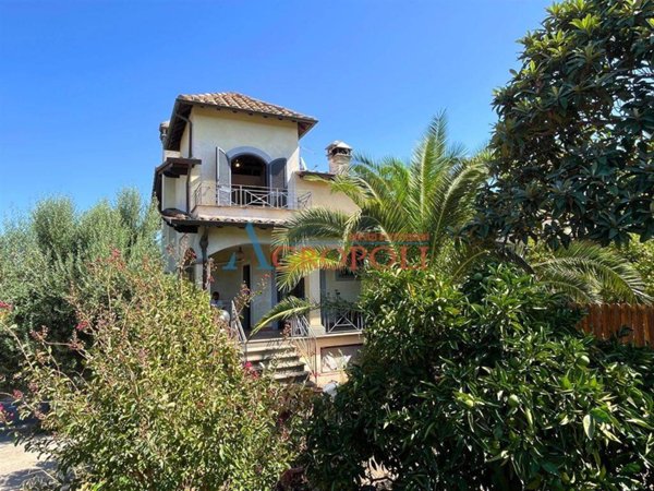 casa indipendente in vendita ad Anguillara Sabazia