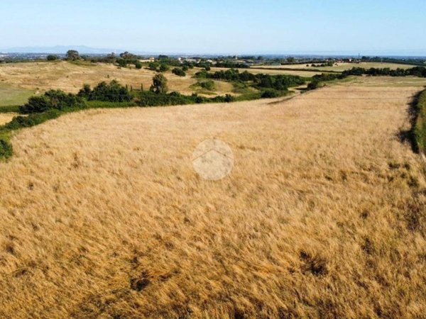 terreno in vendita ad Anguillara Sabazia in zona Ponton dell'Elce