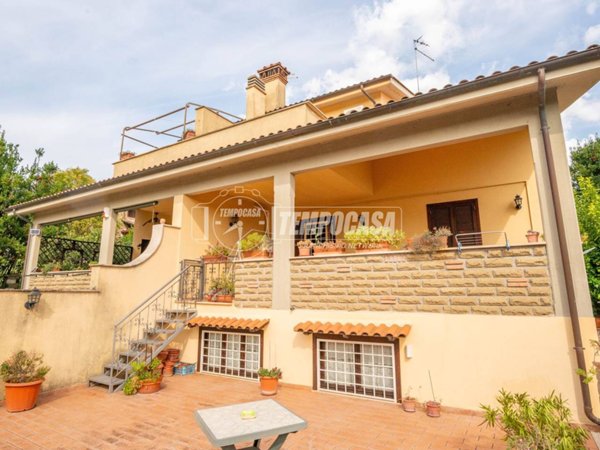 casa indipendente in vendita ad Anguillara Sabazia