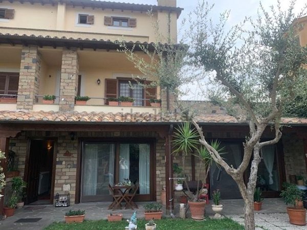 casa indipendente in vendita ad Anguillara Sabazia