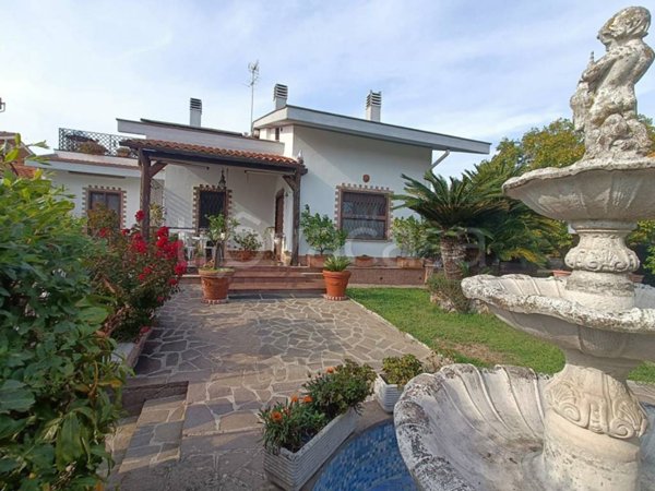 casa indipendente in vendita ad Anguillara Sabazia