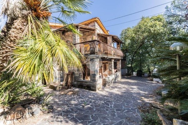 appartamento in vendita ad Anguillara Sabazia in zona Ponton dell'Elce