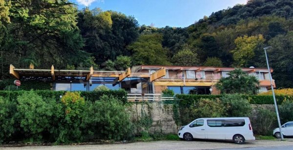 locale commerciale in vendita ad Anguillara Sabazia in zona Ponton dell'Elce