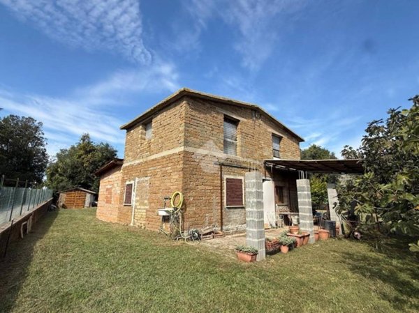 casa indipendente in vendita ad Anguillara Sabazia in zona Ponton dell'Elce