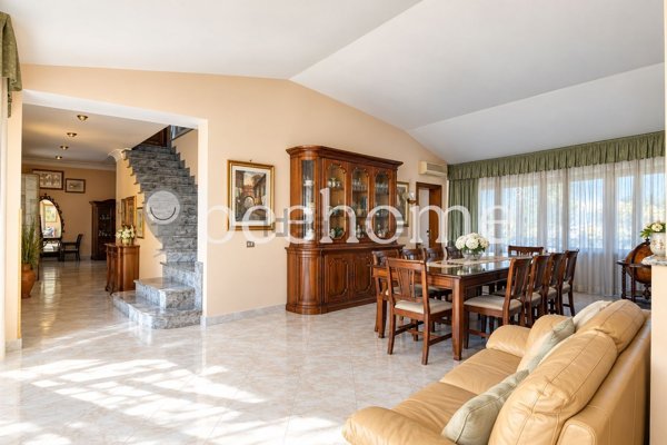 casa indipendente in vendita ad Anguillara Sabazia in zona Ponton dell'Elce