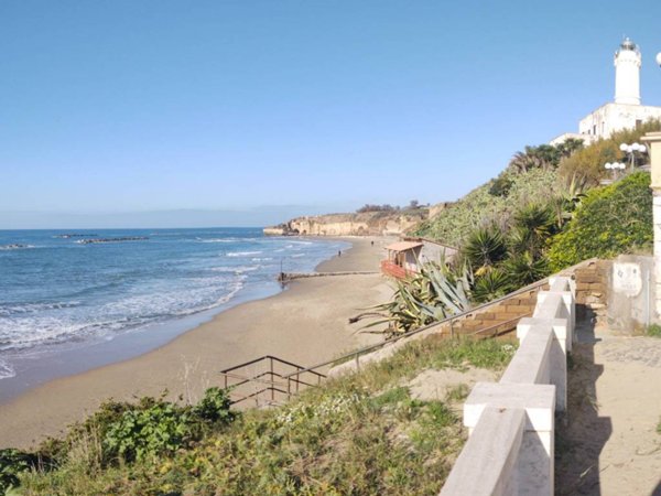 casa indipendente in vendita ad Anzio in zona Villa Claudia