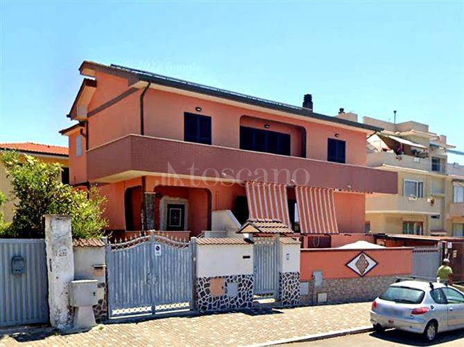 casa indipendente in vendita ad Anzio in zona Mare