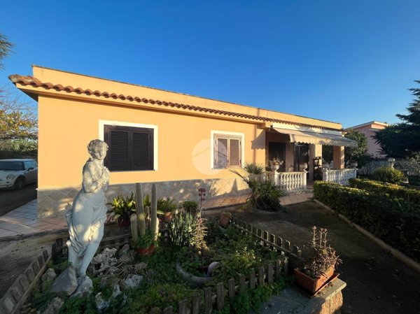 casa indipendente in vendita ad Anzio in zona Lido dei Pini