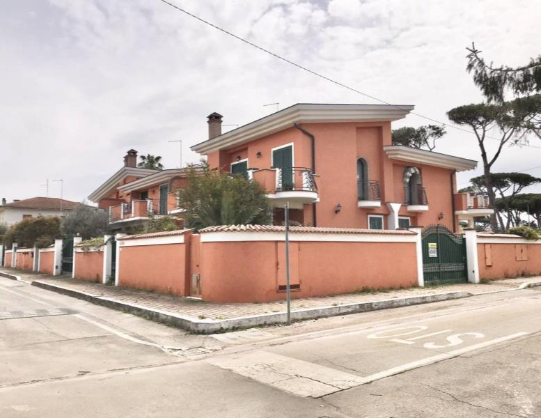casa indipendente in vendita ad Anzio in zona Lido dei Pini