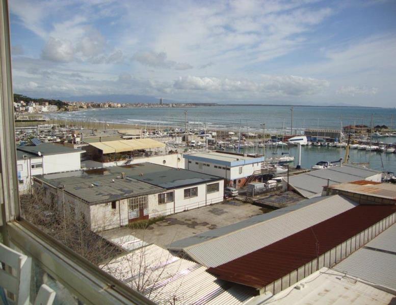 appartamento in vendita ad Anzio in zona Mare
