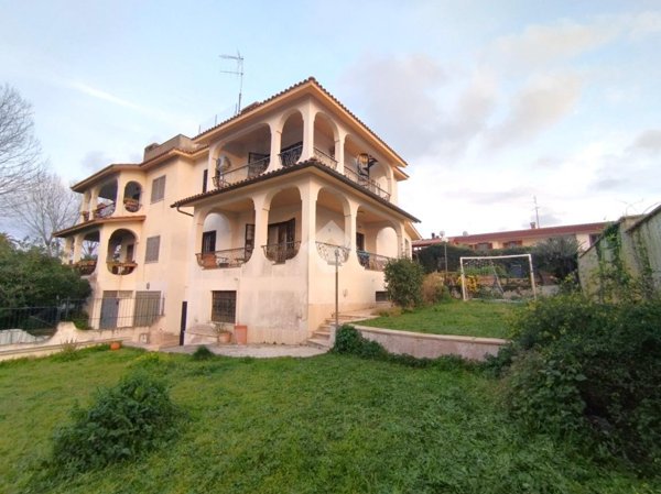 casa indipendente in vendita ad Anzio in zona Cincinnato