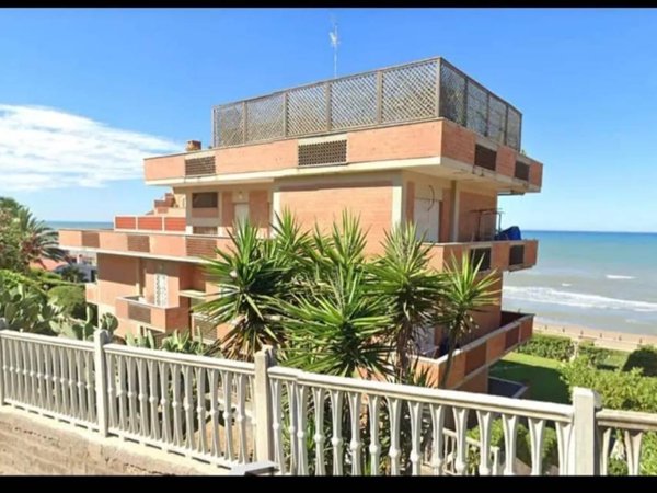 casa indipendente in vendita ad Anzio in zona Mare