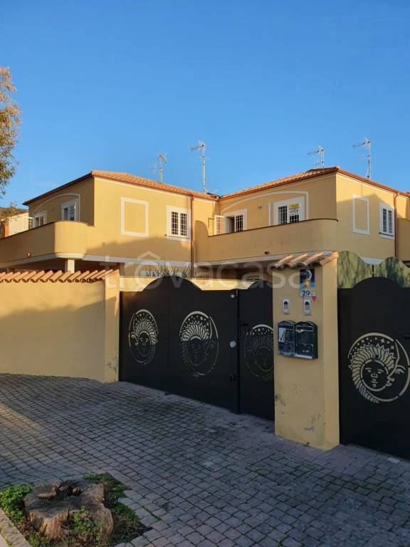 casa indipendente in vendita ad Anzio in zona Mare