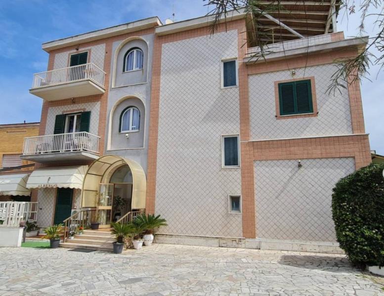 negozio in vendita ad Anzio in zona Mare