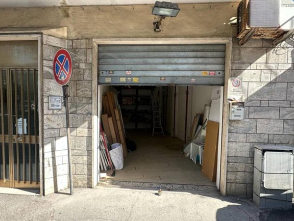 negozio in vendita ad Anzio