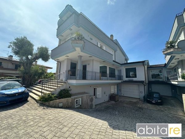 casa indipendente in vendita ad Anzio in zona Cincinnato