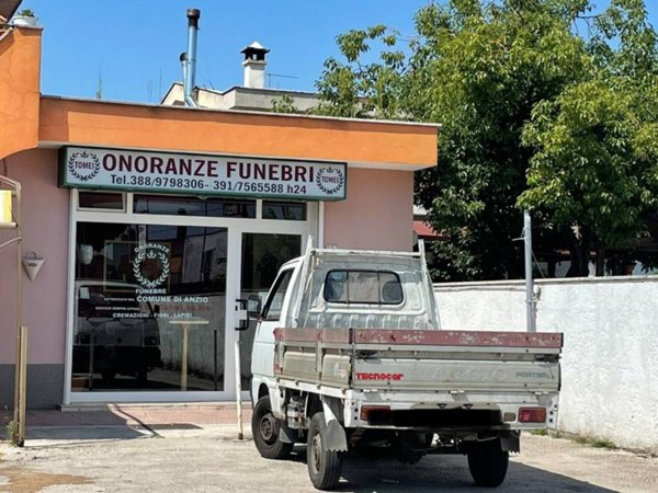 negozio in vendita ad Anzio in zona Mare