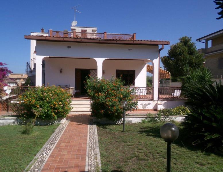 casa indipendente in vendita ad Anzio in zona Cincinnato