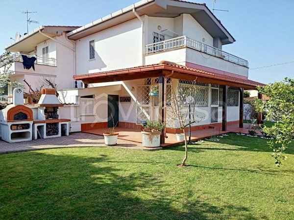 casa indipendente in vendita ad Anzio in zona Villa Claudia