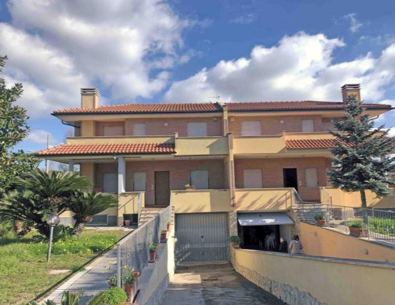 casa indipendente in vendita ad Anzio in zona Mare
