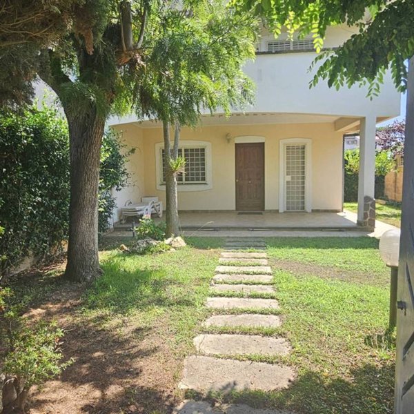 casa indipendente in vendita ad Anzio in zona Villa Claudia