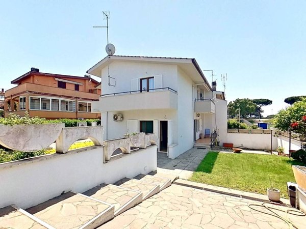 casa indipendente in vendita ad Anzio in zona Stazione