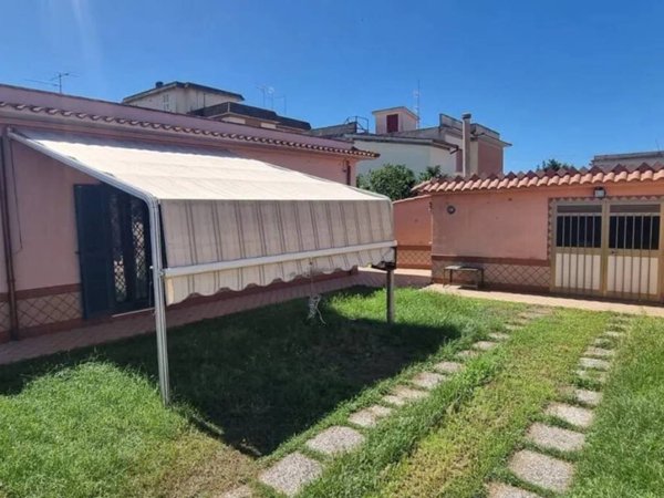 casa indipendente in vendita ad Anzio in zona Stazione