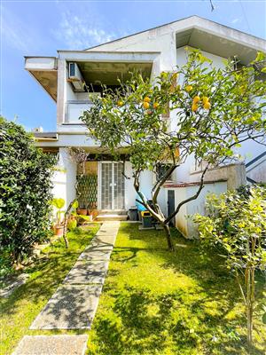 casa indipendente in vendita ad Anzio in zona Mare