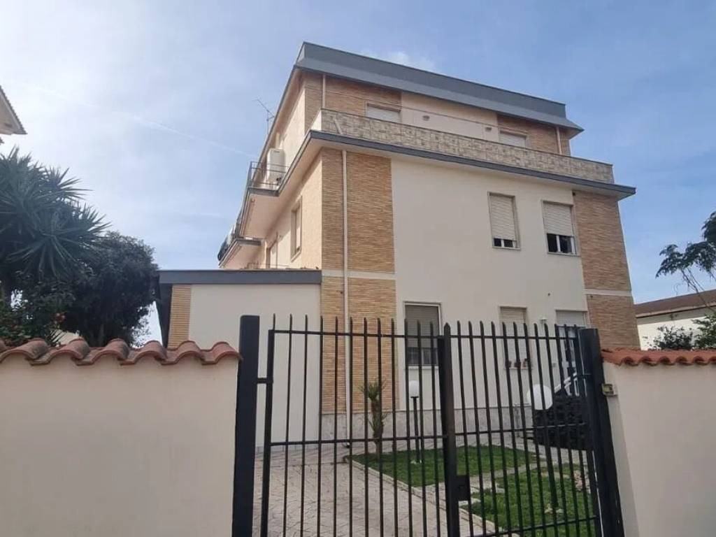appartamento in vendita ad Anzio in zona Mare