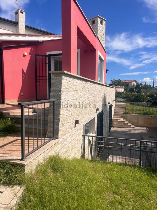 casa indipendente in vendita ad Anzio in zona Marechiaro