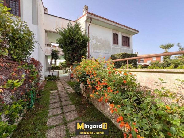 appartamento in vendita ad Anzio in zona Villa Claudia
