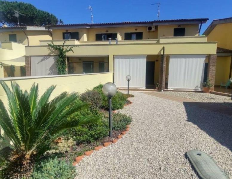 casa indipendente in vendita ad Anzio in zona Mare