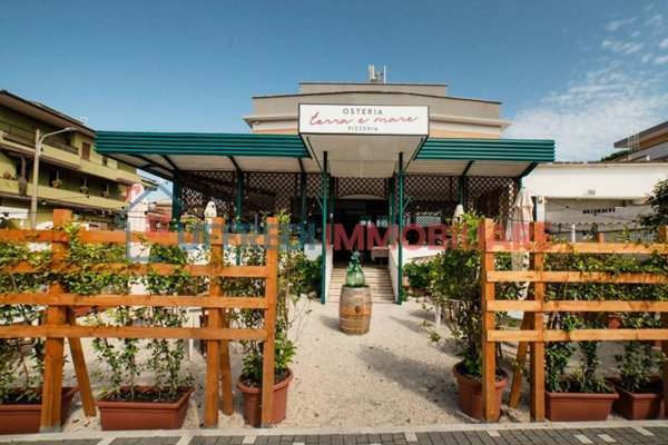 negozio in vendita ad Anzio in zona Lido dei Pini