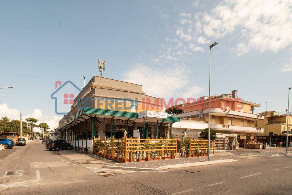 negozio in vendita ad Anzio in zona Lido dei Pini