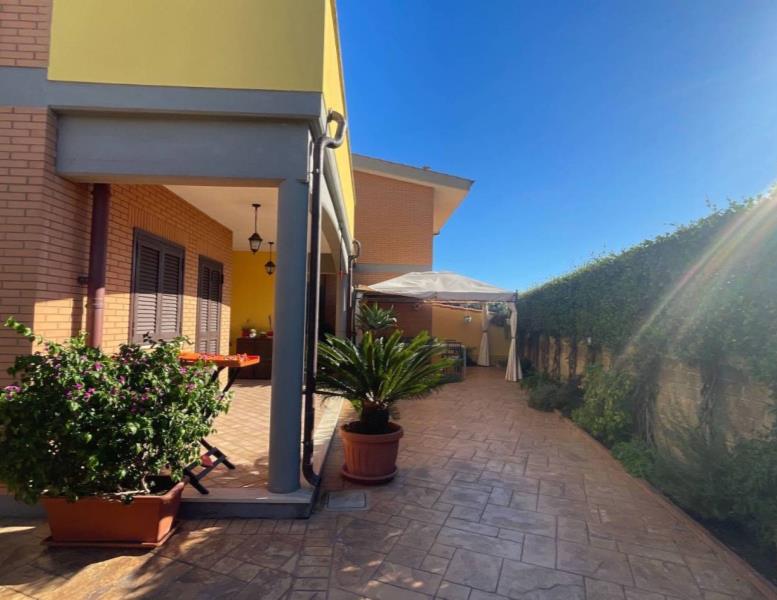casa indipendente in vendita ad Anzio in zona Mare