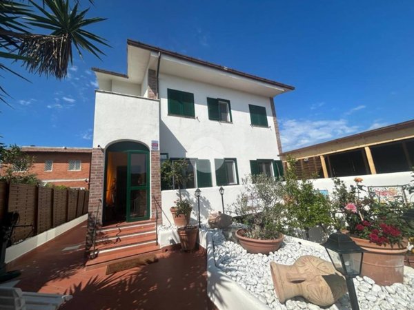 casa indipendente in vendita ad Anzio