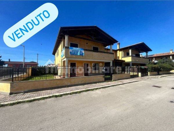 casa indipendente in vendita ad Anzio in zona Villa Claudia