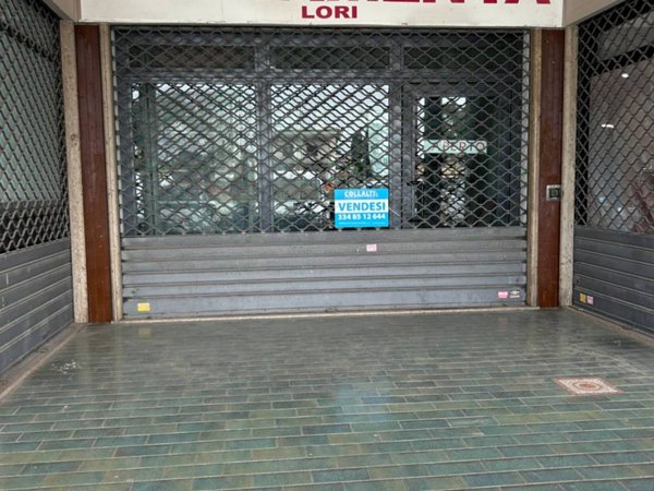 negozio in vendita ad Anzio in zona Mare